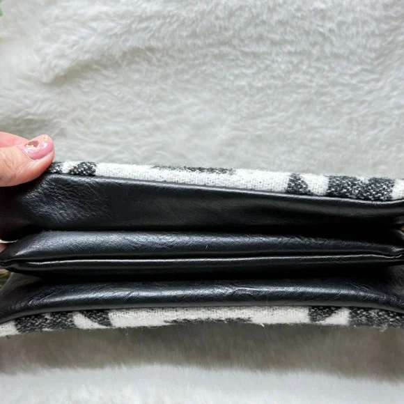 Jen & Co wristlet wallet, Crossbody Bag - Picture 12 of 14